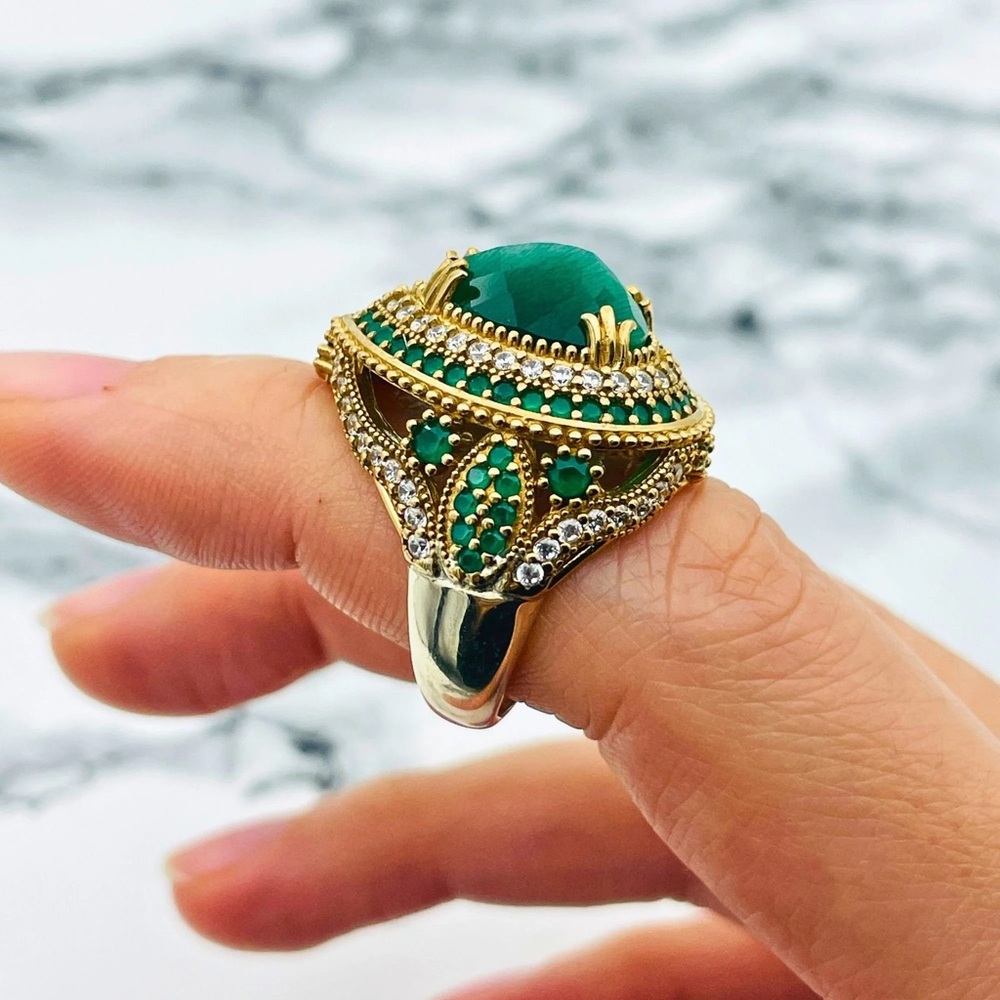 Elegant Green and Gold Jewelry Set - Picture 6 of 6